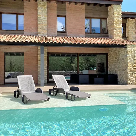 2 En Con Piscina Privada En Asturias El Marquesau Noriega